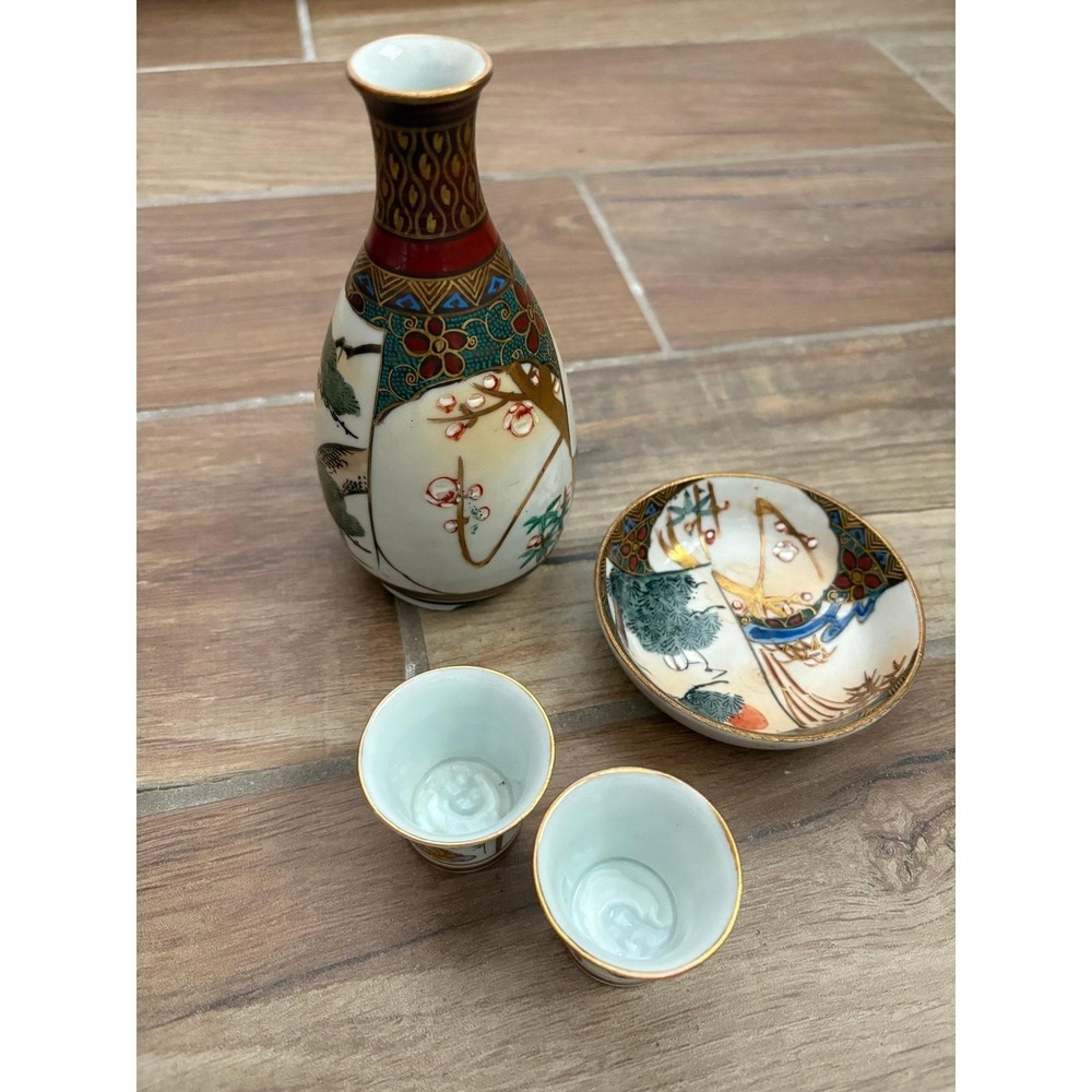 Kutani Ware- Antique Japanese sake bottle, dish and two sake‎ cups.